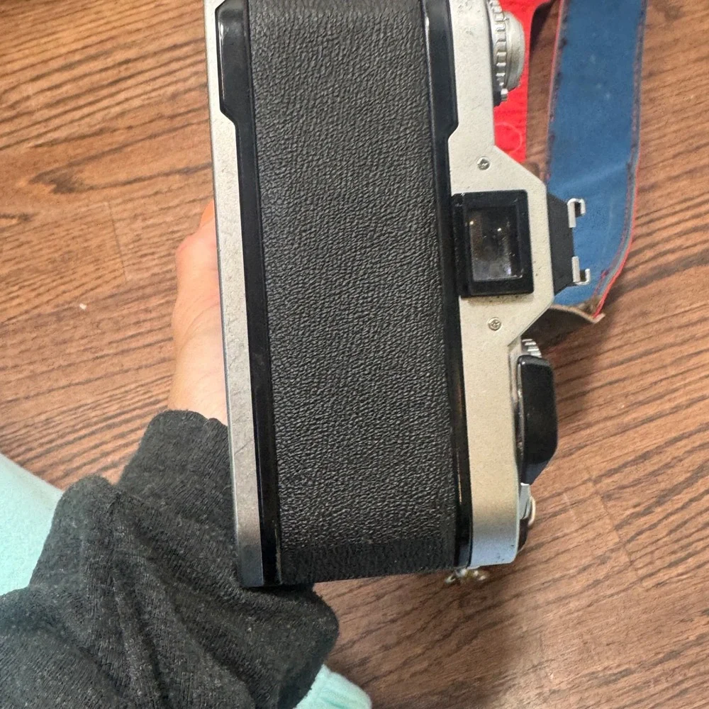 Canon AV 1 35mm SLR Film Camera Silver Sakar 35 135mm Lens Strap Untested